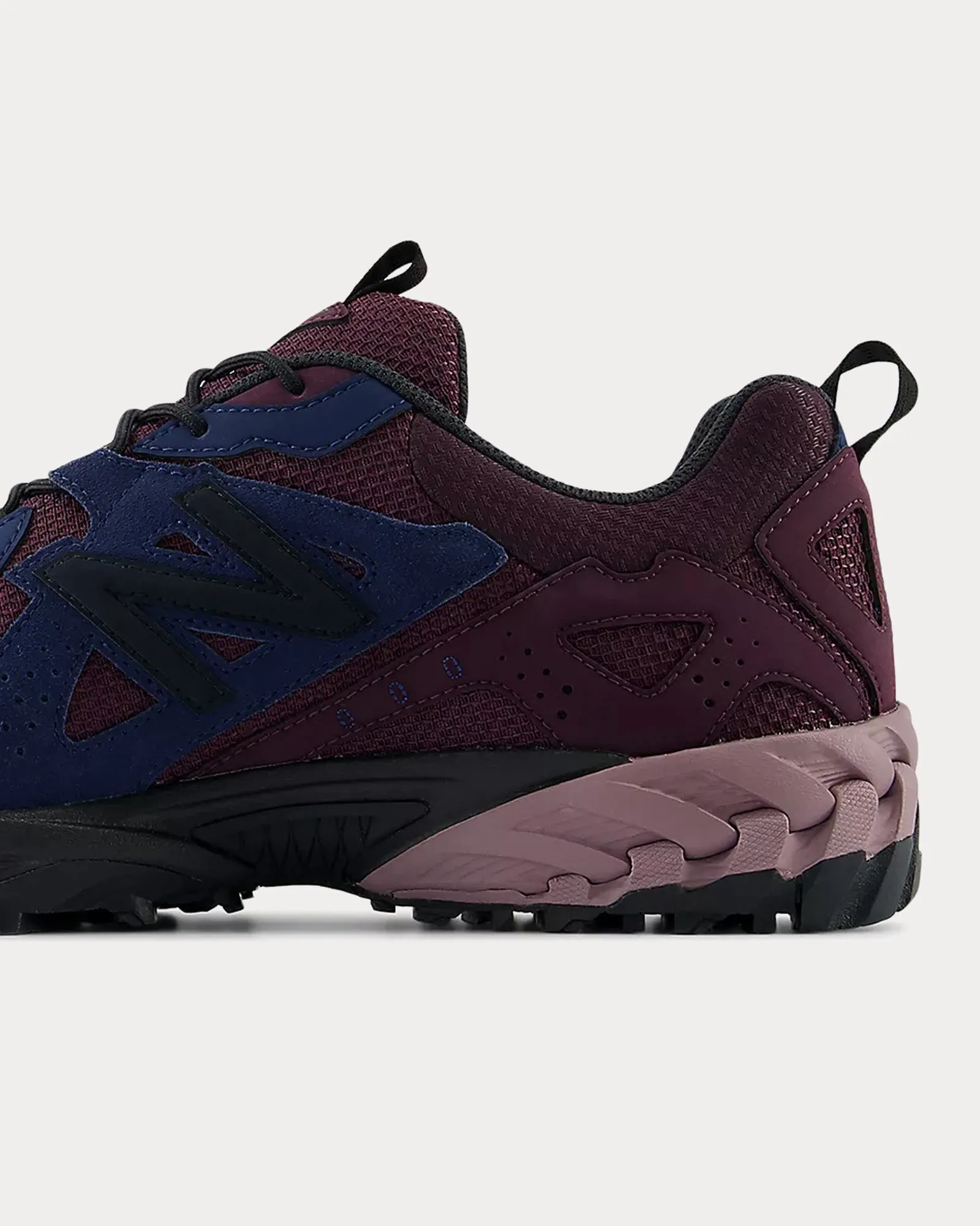 610Xv1  Plum Brown / NB Navy / Ice Wine Low Top Sneakers
